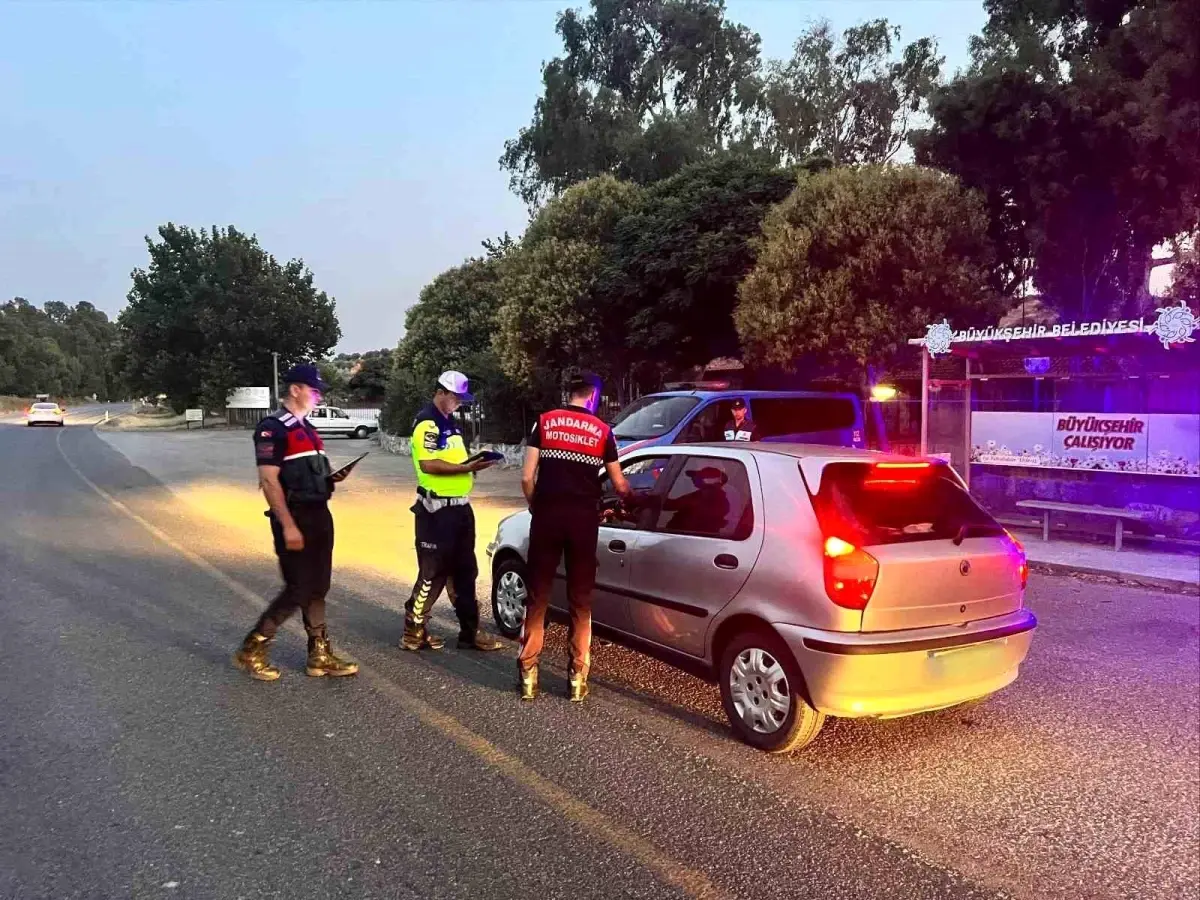 aydinda-jandarma-ile-sok-yol-ve-asayis-uygulamasi-iBG1qqZ1.jpg