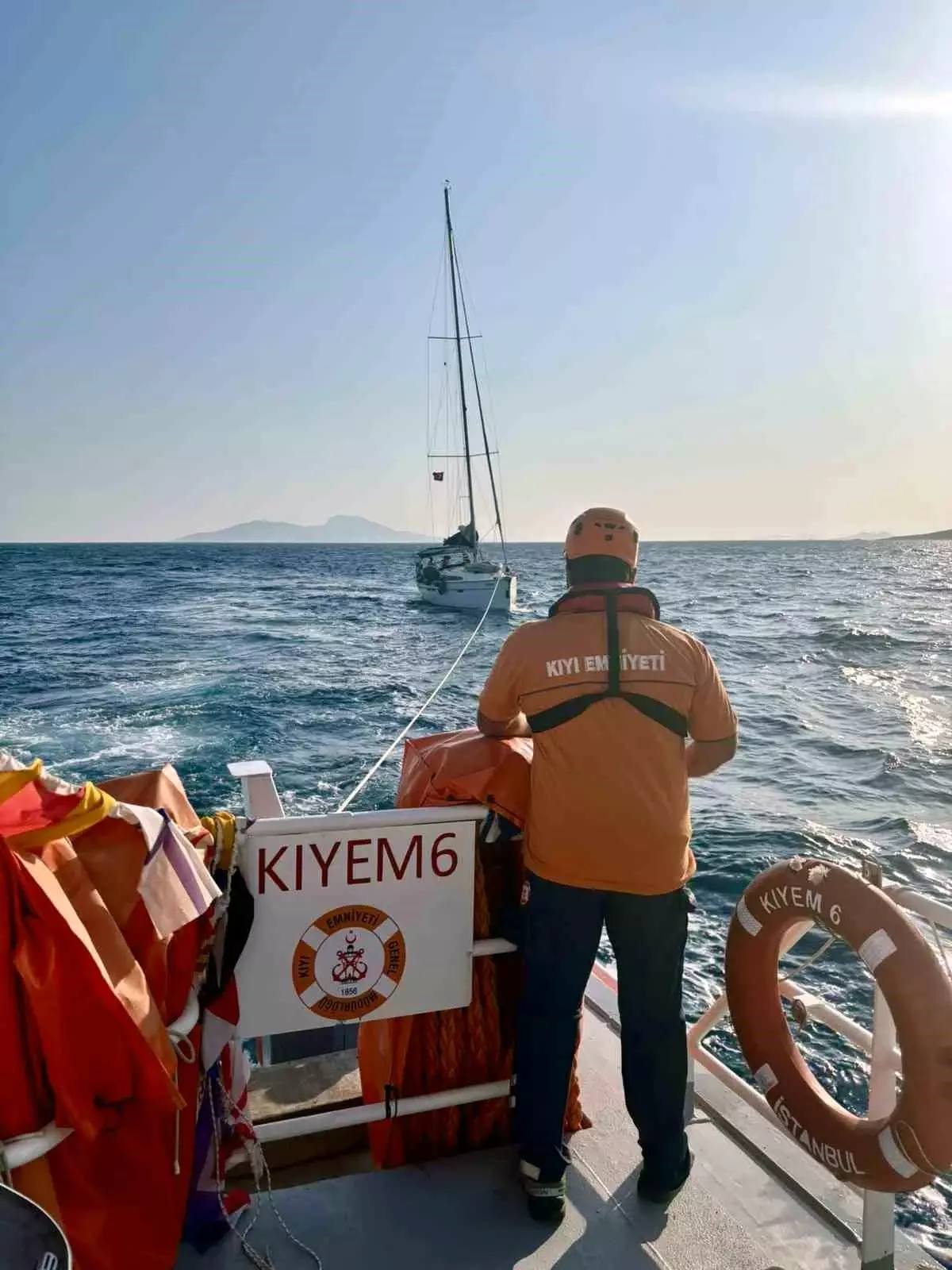 bodrum-aciklarinda-suruklenen-tekne-kurtarildi-9MCXRr6n.jpg