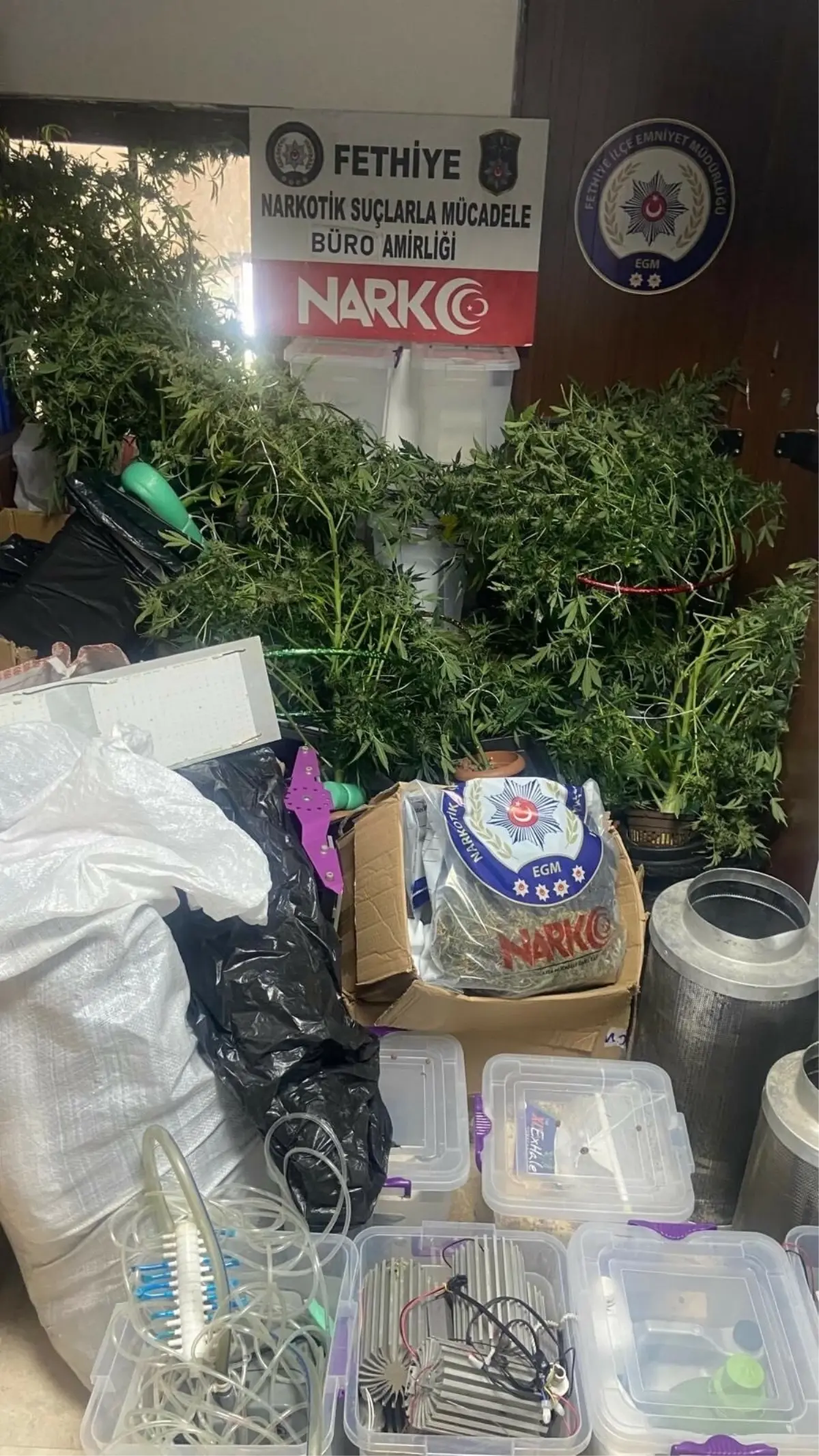 fethiyede-uyusturucu-operasyonu-7-kuskulu-gozaltina-alindi-C6mu26Br.jpg