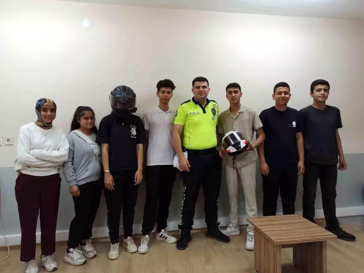 karacasuda-ogrencilere-trafik-egitimi-verildi-f3YRe7M1.jpg
