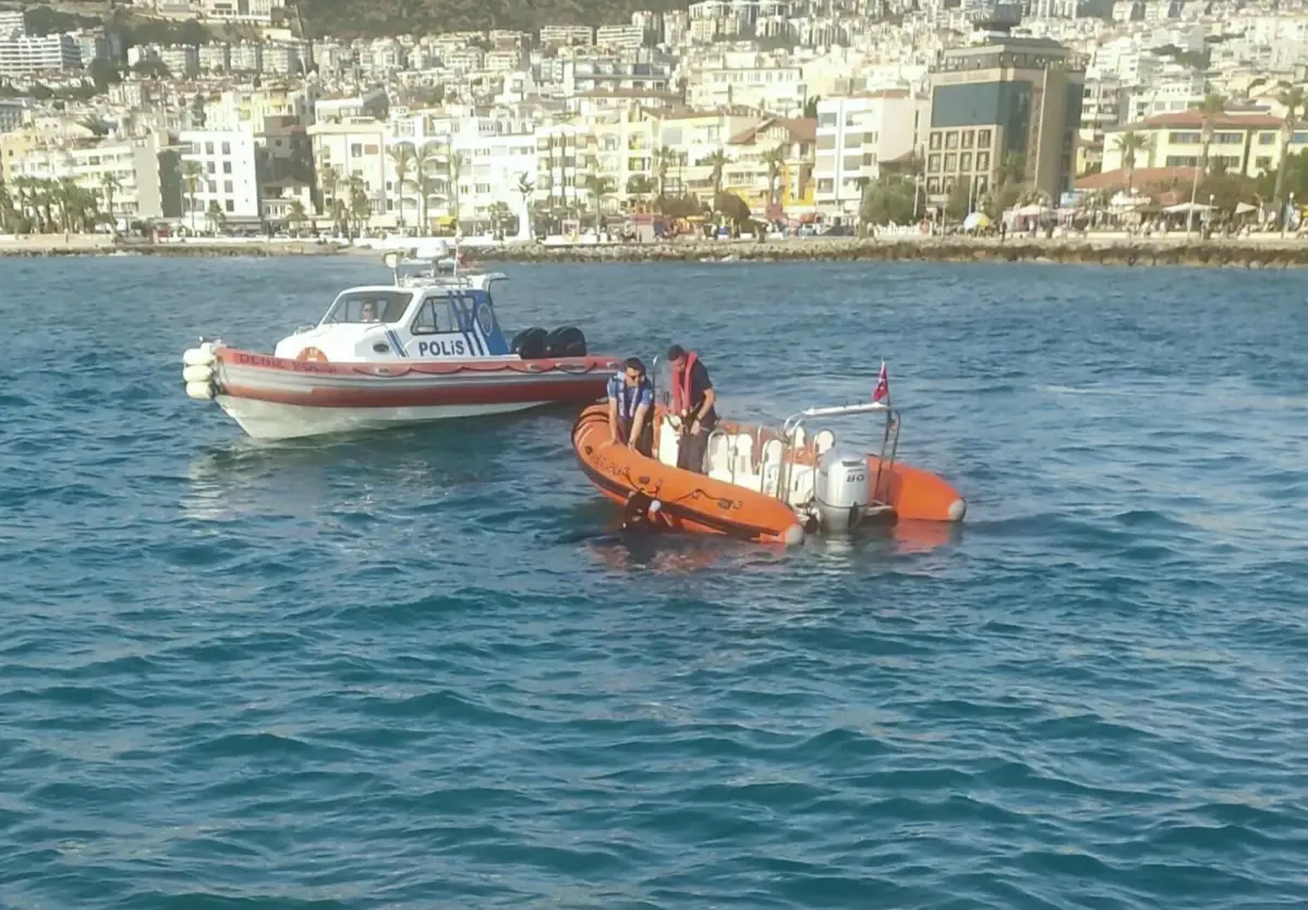 kusadasinda-denizde-erkek-cesedi-bulundu-ksiFQUF7.jpg