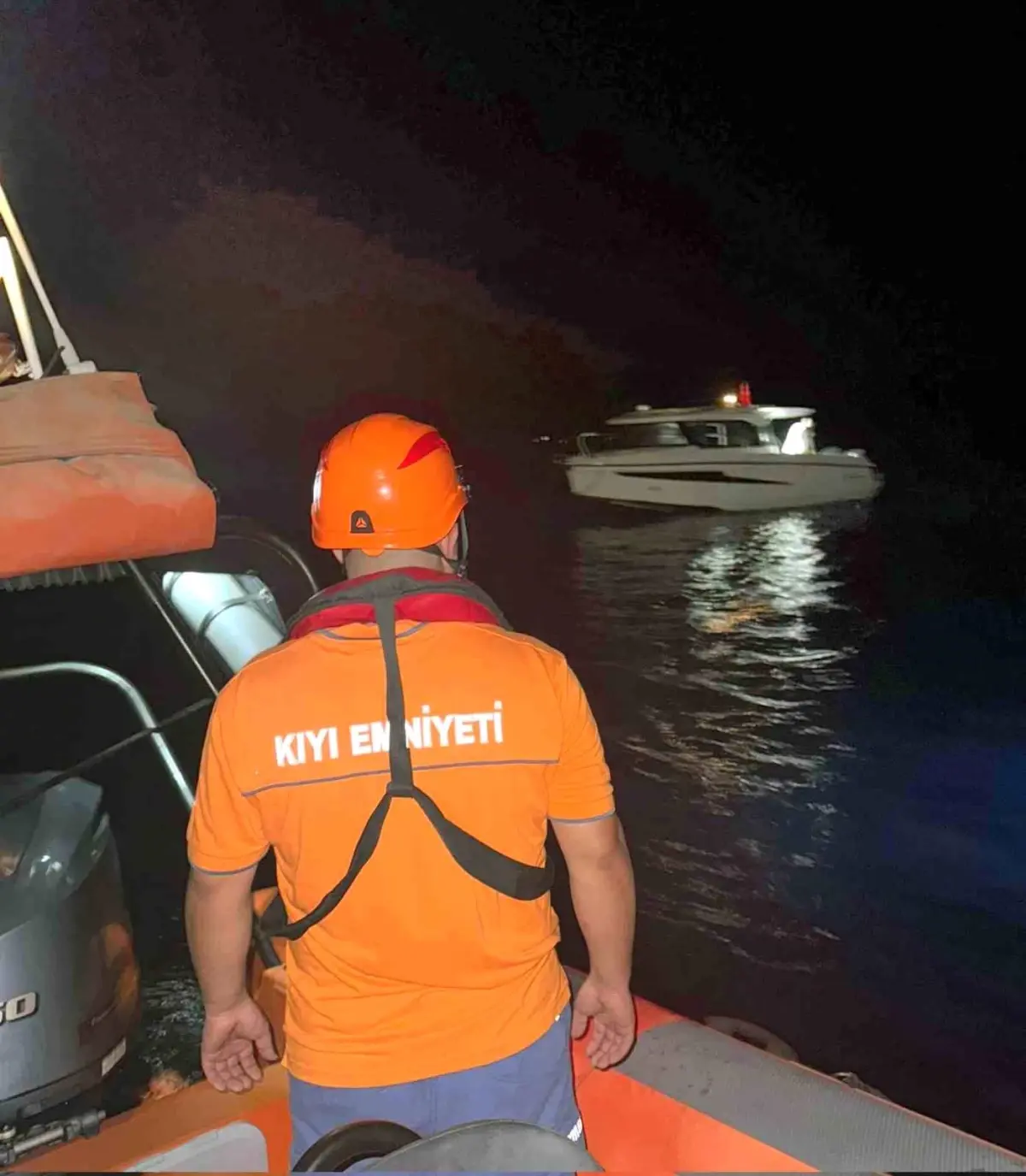 marmaris-aciklarinda-suruklenen-tekne-kiyi-emniyeti-tarafindan-kurtarildi-xv1tqU1k.jpg