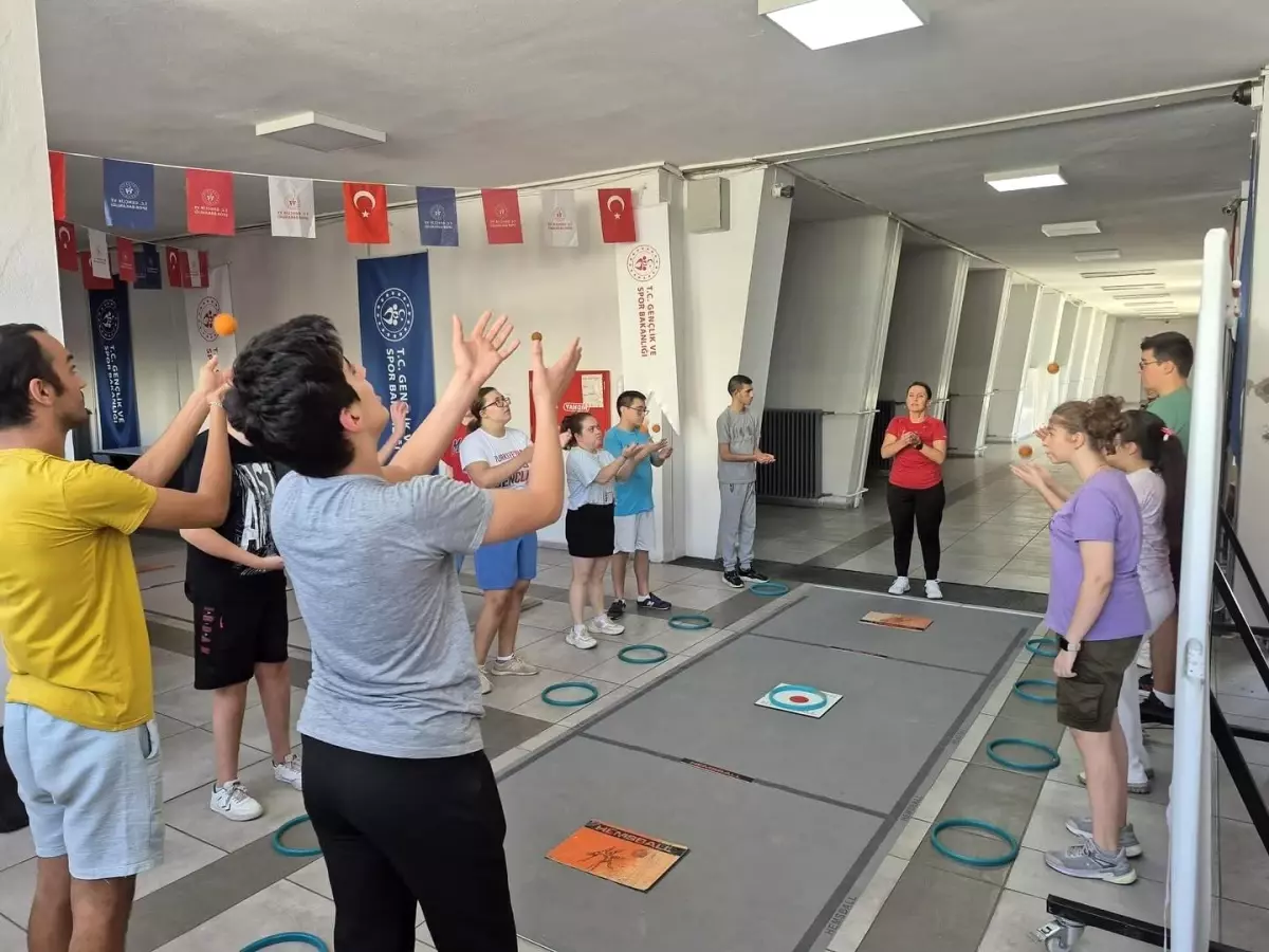 aydinda-ozel-gencler-icin-mutlu-carsamba-projesi-devam-ediyor-AKl99Qrs.jpg