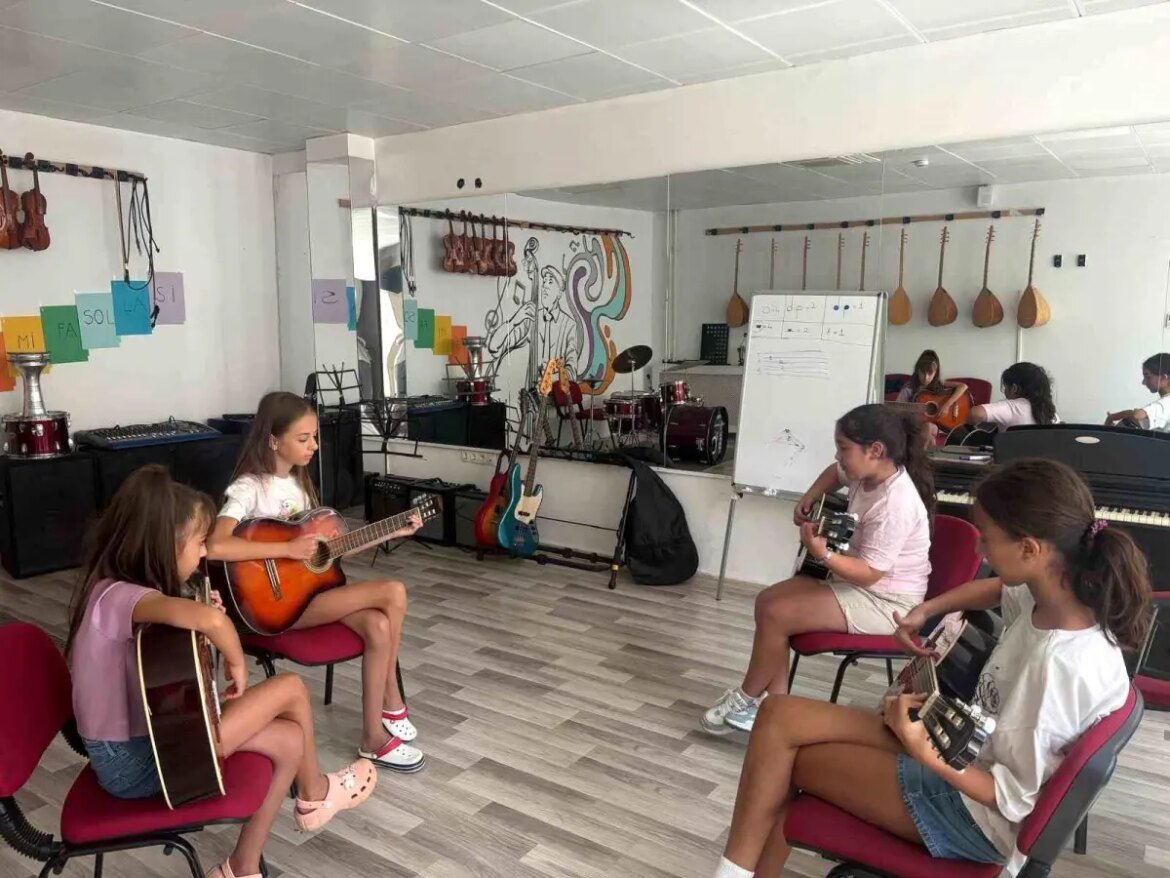 muglada-cocuklar-icin-muzik-egitimi-programi-baslatildi-ChlYkAXg.jpg