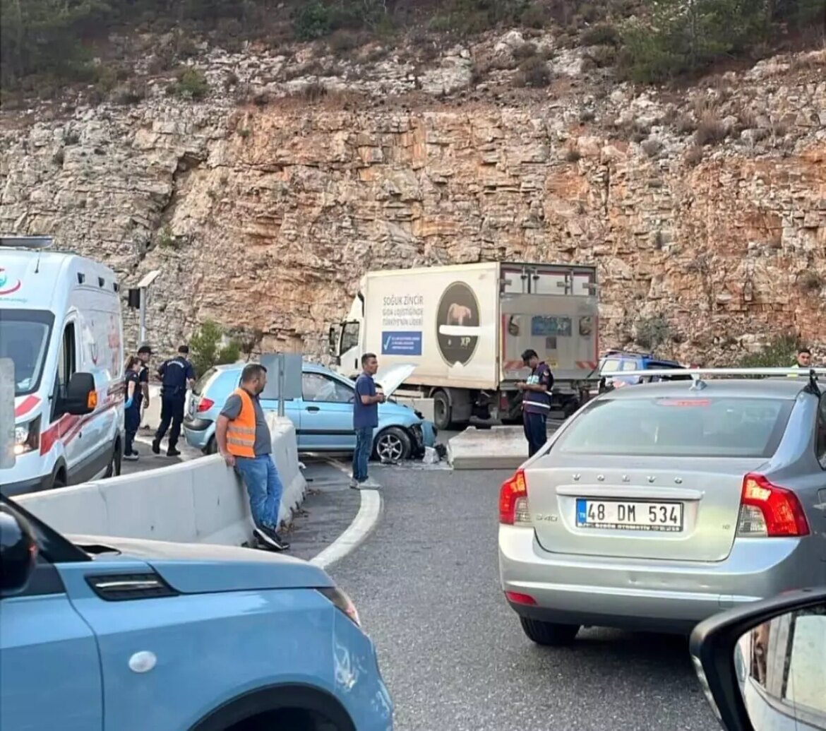 muglada-trafik-kazasi-2-yarali-ZlzJZHzp.jpg